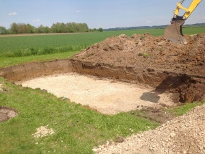 Fertige Baugrube Swimmingpool